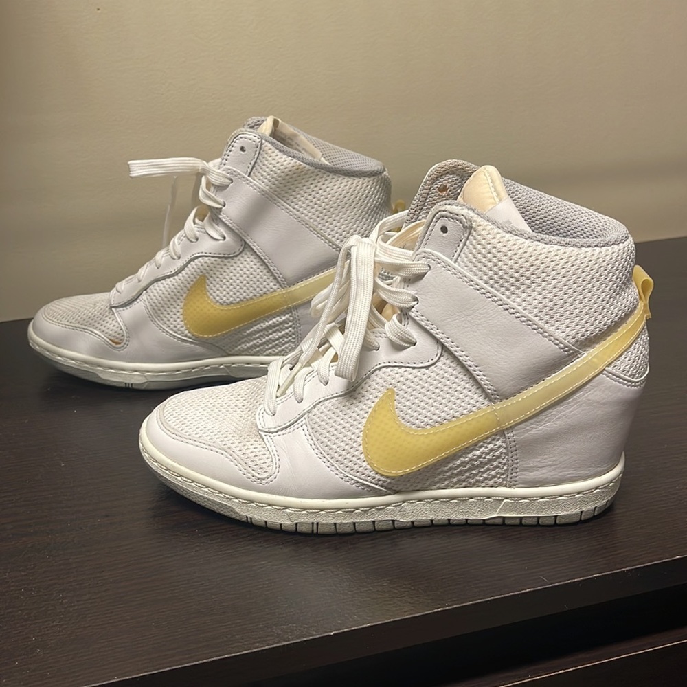 Nike Women’s Size 7 Dunk Sky High Wedge - White